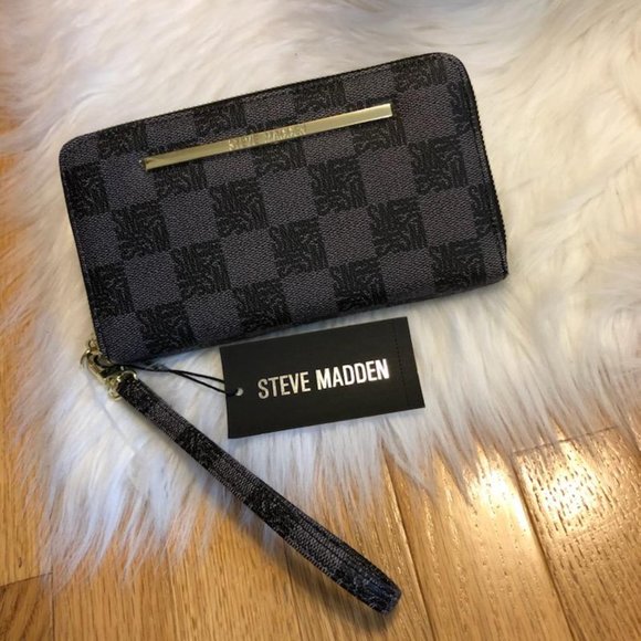 Steve Madden Handbags - Steve Madden Printed Squared Logo Wristlet Wallet